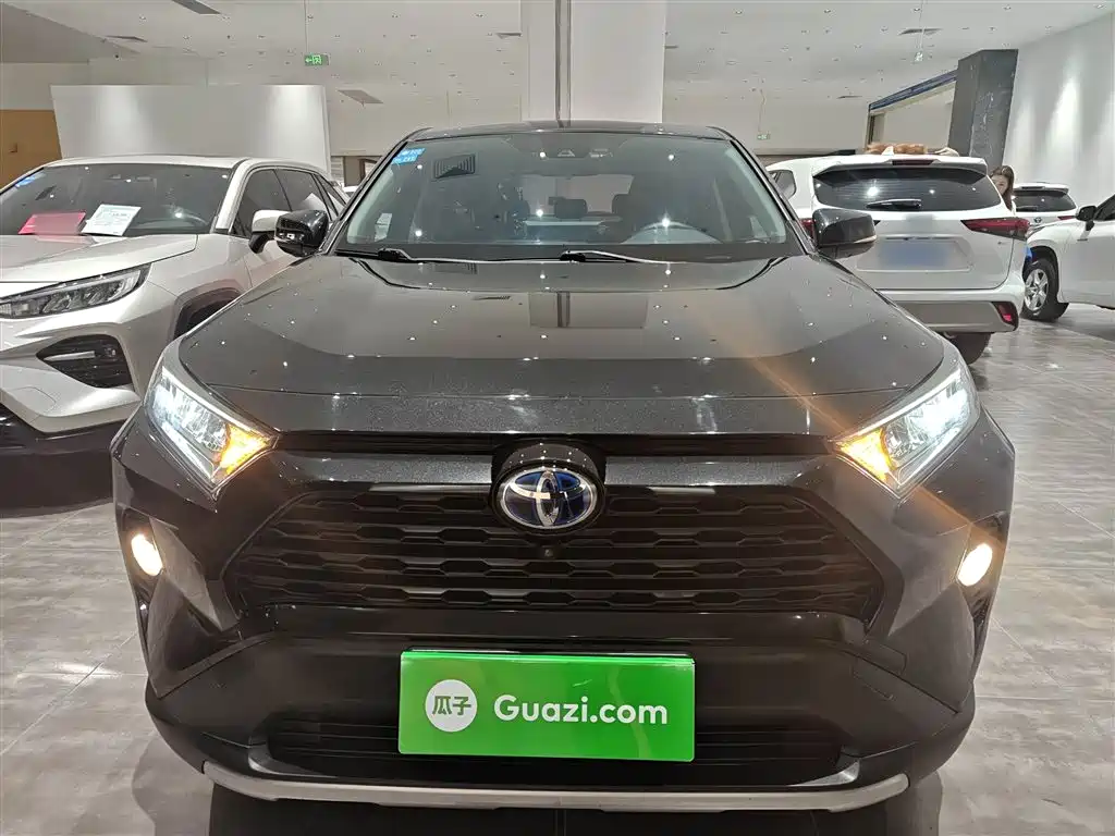 RAV4 Facelift Dual Engine 2.5 L E-CVT 2 WD Elite