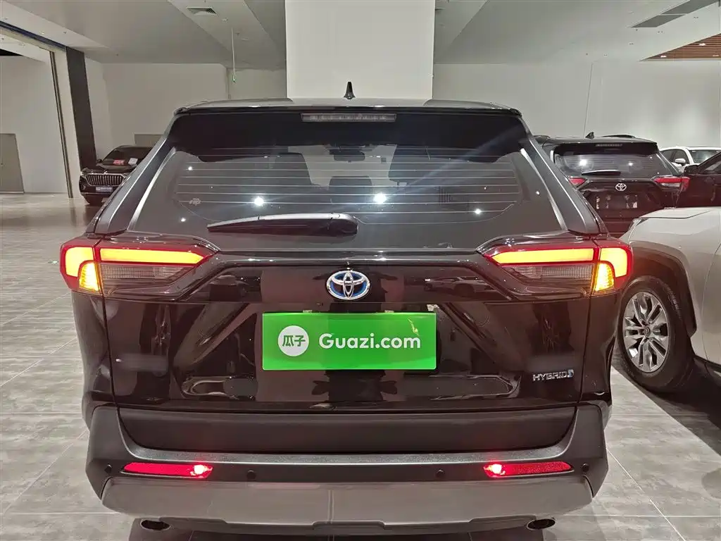 RAV4 Facelift Dual Engine 2.5 L E-CVT 2 WD Elite