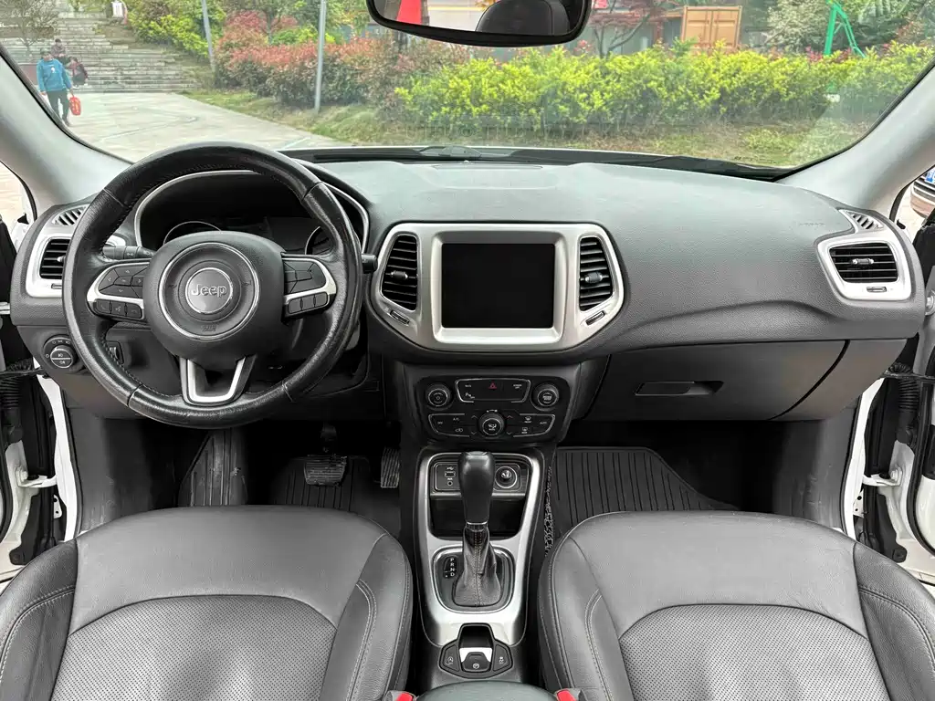 Compass 200 T Auto Home Enjoyment