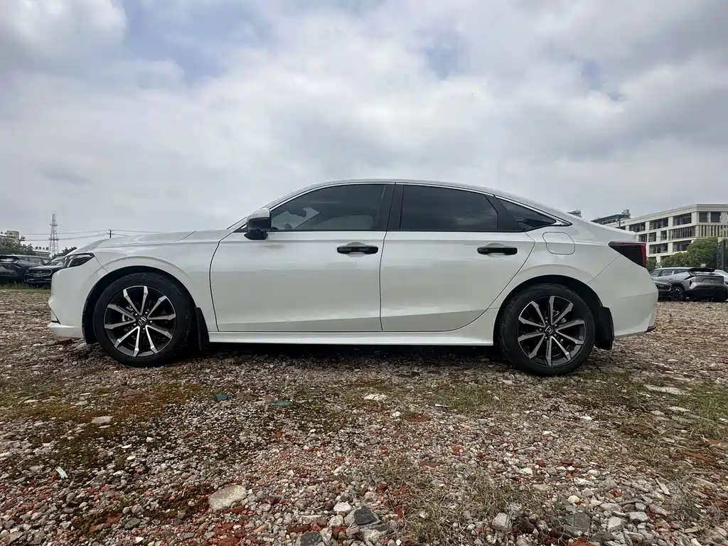 Integra 240 TURBO CVT Luxury
