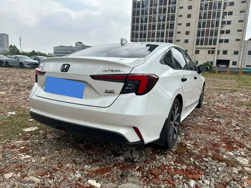 Integra 240 TURBO CVT Luxury