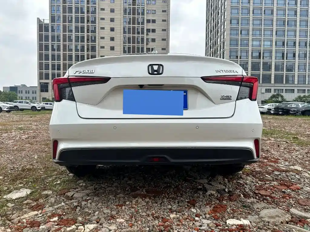 Integra 240 TURBO CVT Luxury