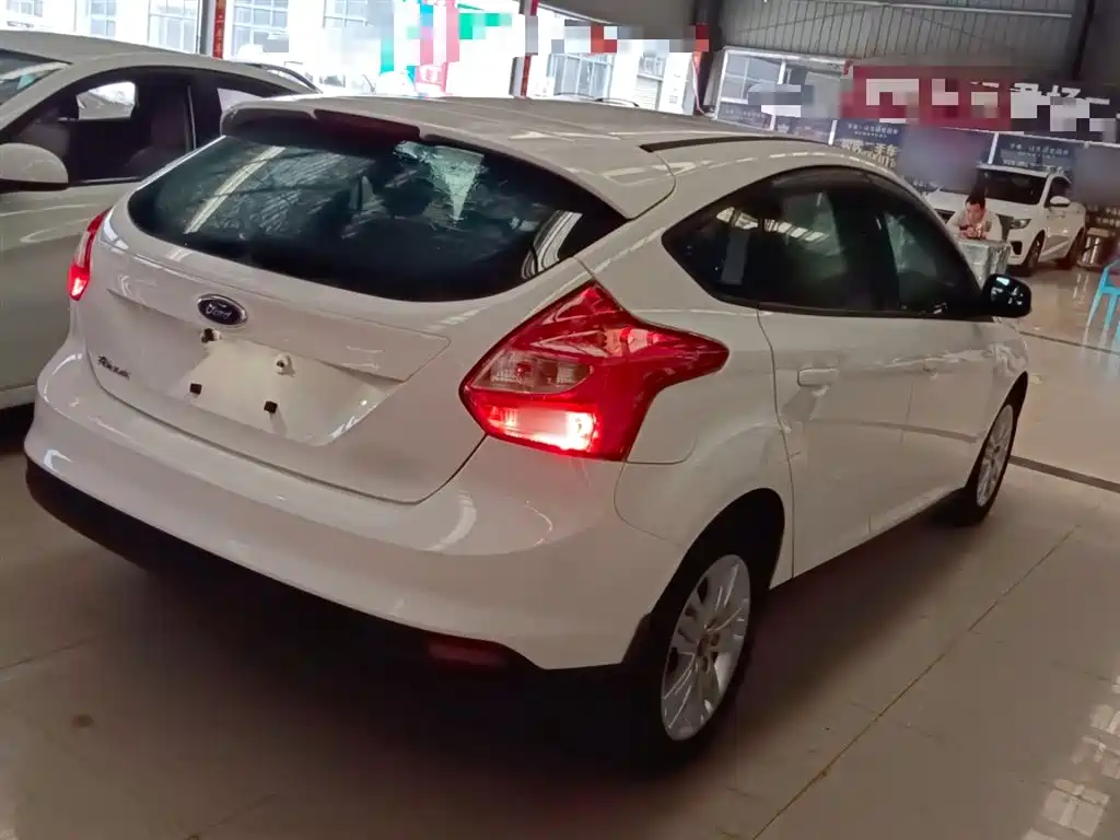 Focus Hatchback 1.6 L Auto Comfort