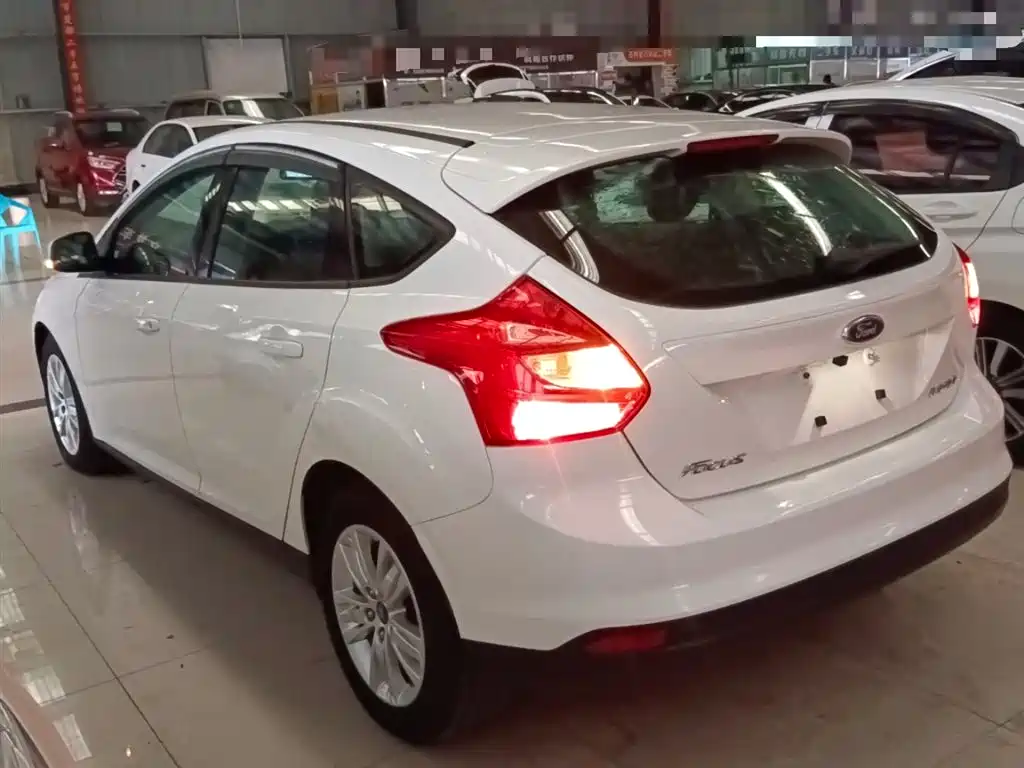 Focus Hatchback 1.6 L Auto Comfort