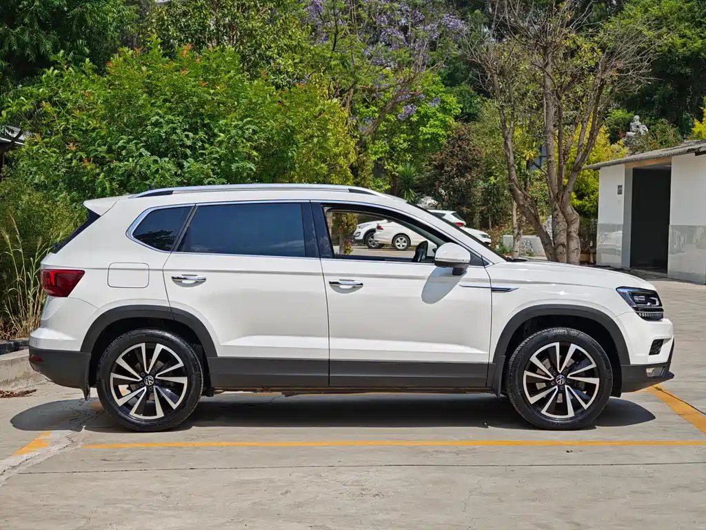 Tharu 280 TSI 2 WD Luxury PLUS