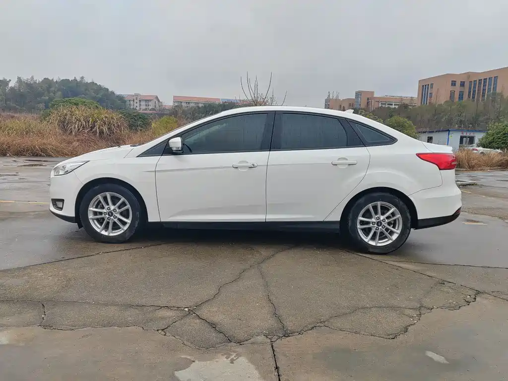 Focus Sedan 1.6 L Auto Style