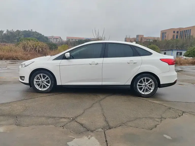 Ford Focus Sedan 1.6 L Auto Style
