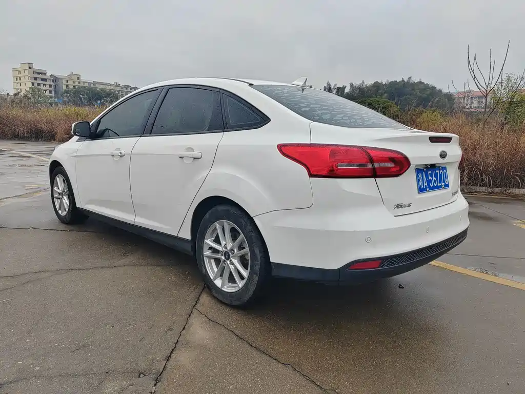 Focus Sedan 1.6 L Auto Style
