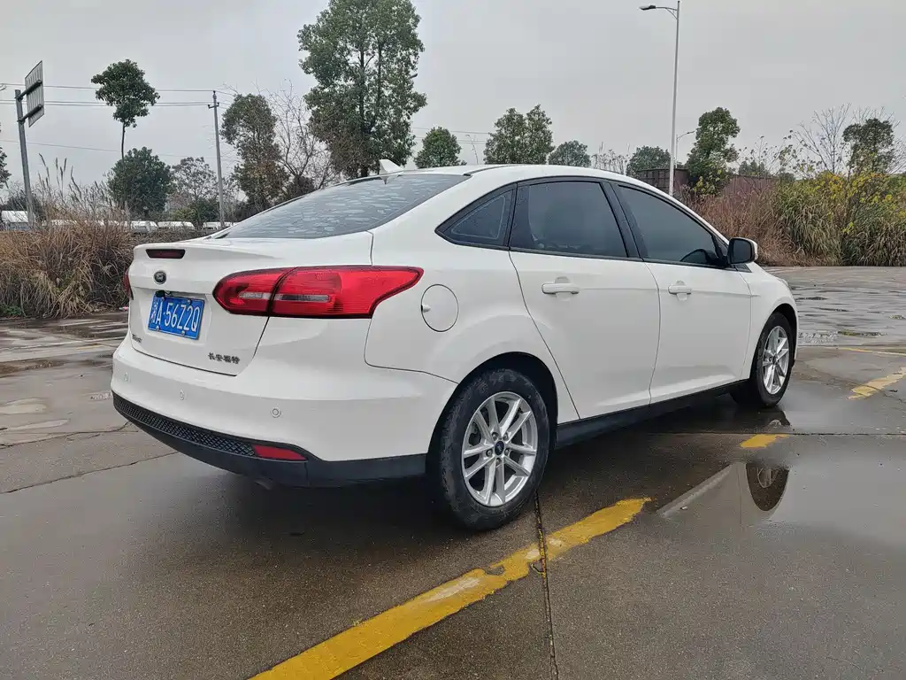 Focus Sedan 1.6 L Auto Style