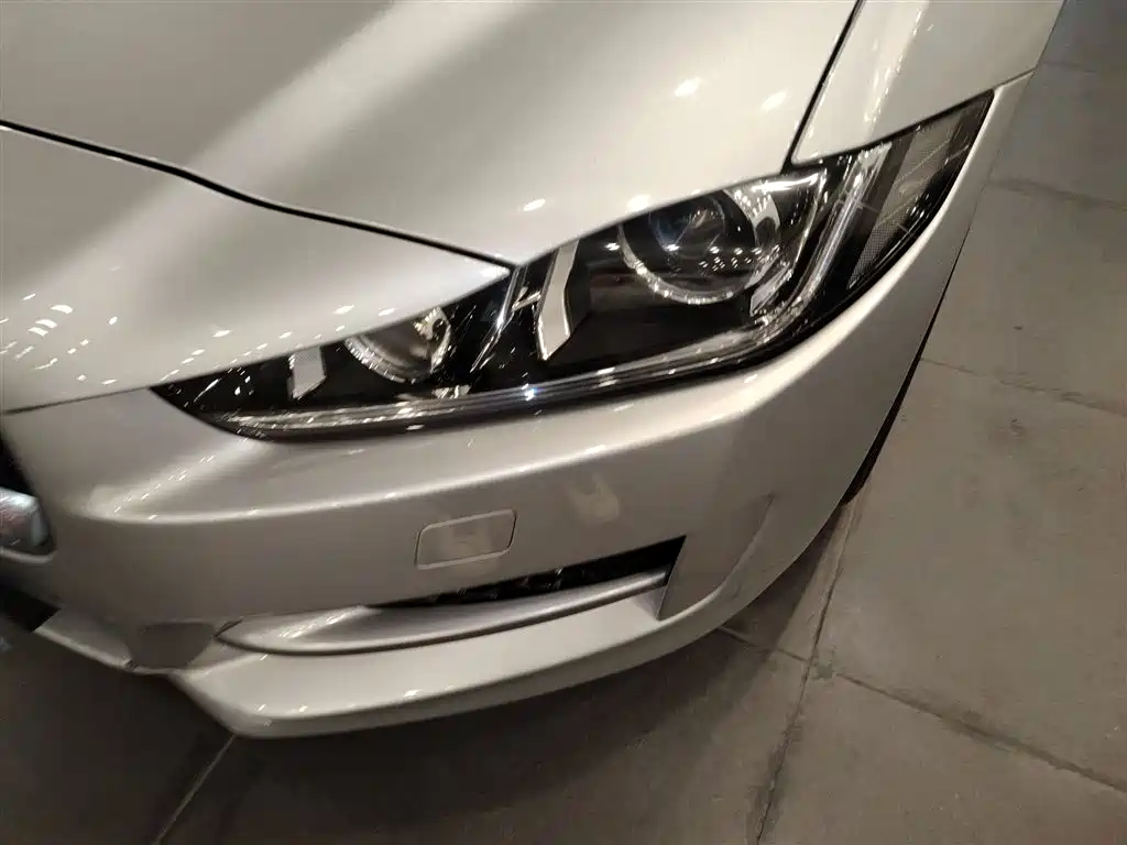Jaguar XE 2.0 T 200 PS R-Sport