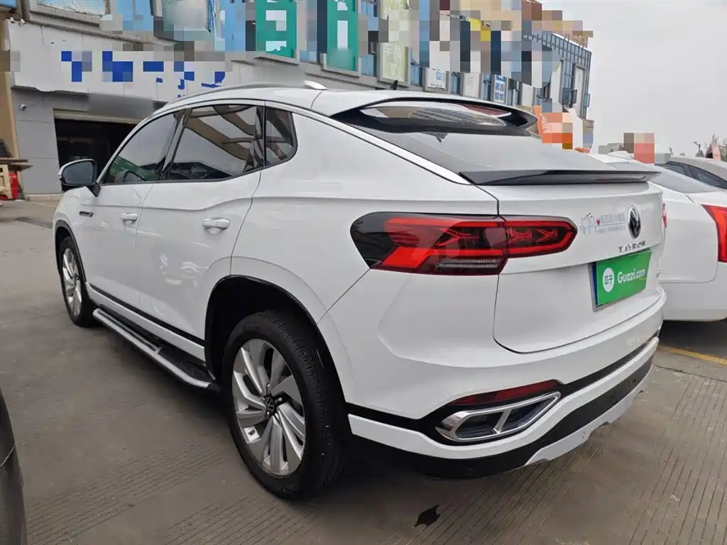 Tayron X 330 TSI 2 WD Distinguished Connected