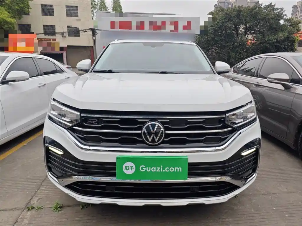 Tayron X 330 TSI 2 WD Distinguished Connected