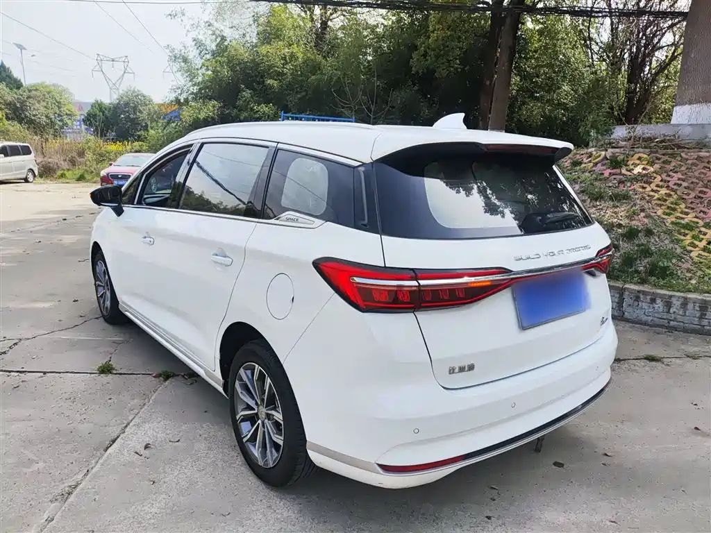 Song MAX Upgraded 1.5 T Auto Distinguished 6-seat