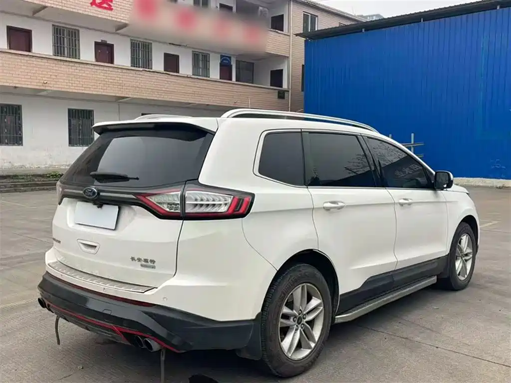 Edge EcoBoost 245 2 WD Platinum Sharp 7-seat