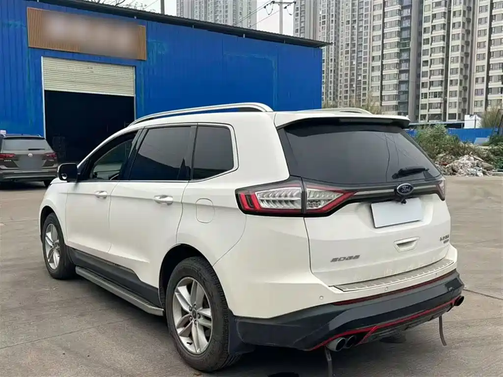 Edge EcoBoost 245 2 WD Platinum Sharp 7-seat