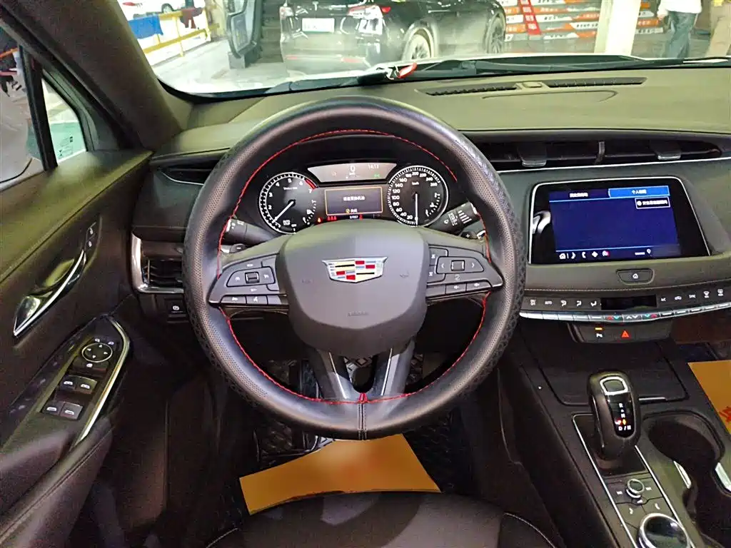 Cadillac XT4 28 T 2 WD Tech