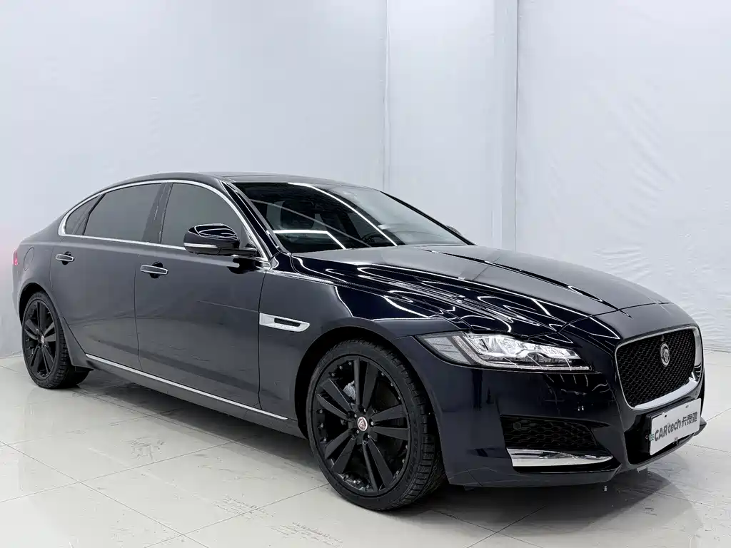 Jaguar XFL XFL 2.0 T P250 4 WD Black Shine Sport