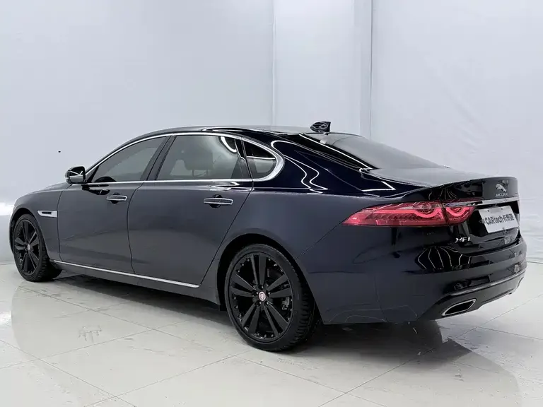 Jaguar XFL XFL 2.0 T P250 4 WD Black Shine Sport