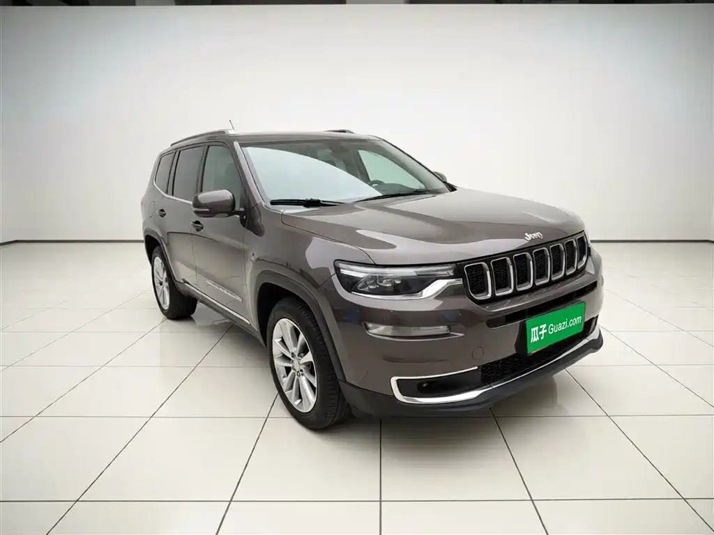 Grand Commander 2.0 T 4 WD Premium Navigation CN-V