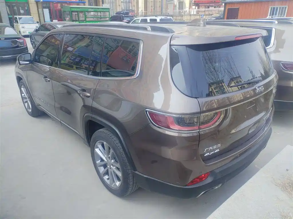 Grand Commander 2.0 T 4 WD Premium Navigation CN-V