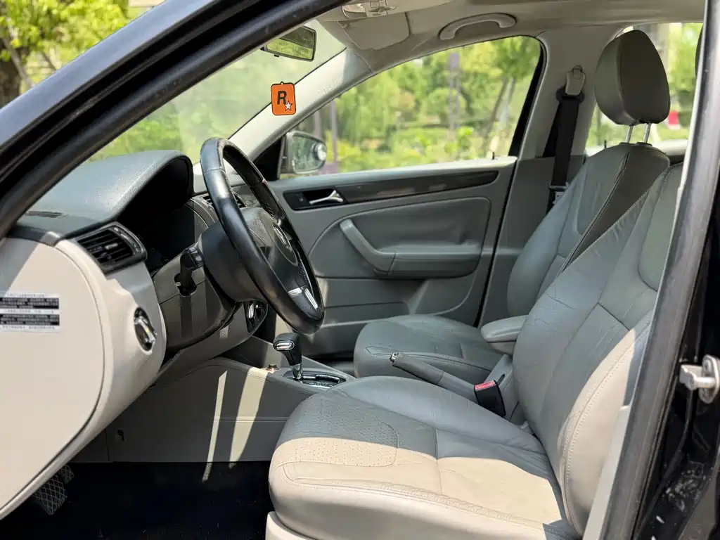 Bora 1.6 L Auto Comfort