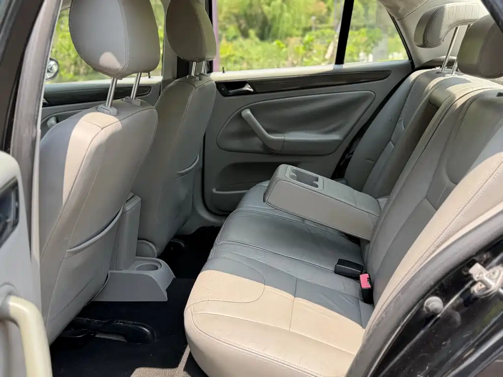 Bora 1.6 L Auto Comfort