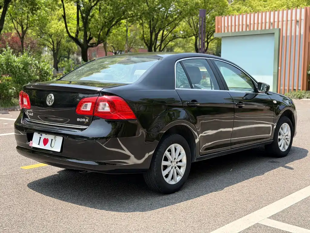 Bora 1.6 L Auto Comfort