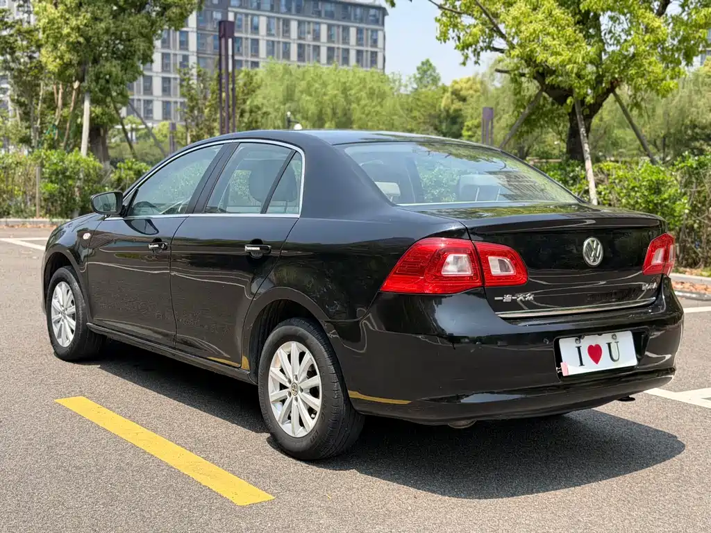 Bora 1.6 L Auto Comfort