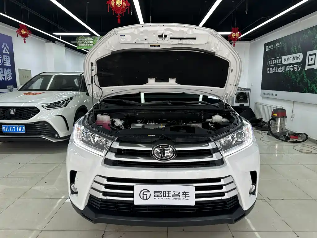 Highlander 2.0 T 4 WD Luxury 7-seat