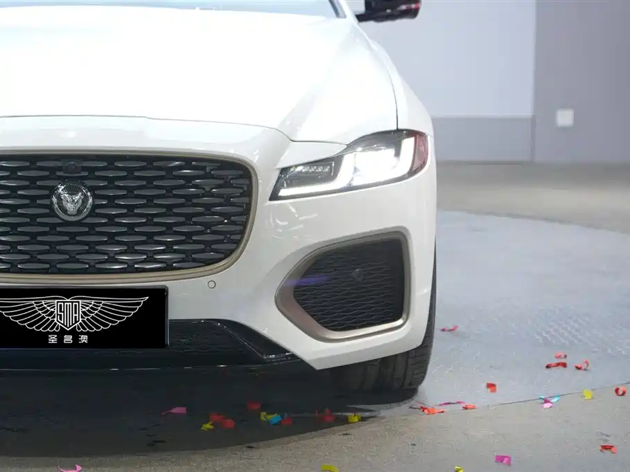 Jaguar XFL 2.0 T P300 4 WD Flagship Sport Gilt