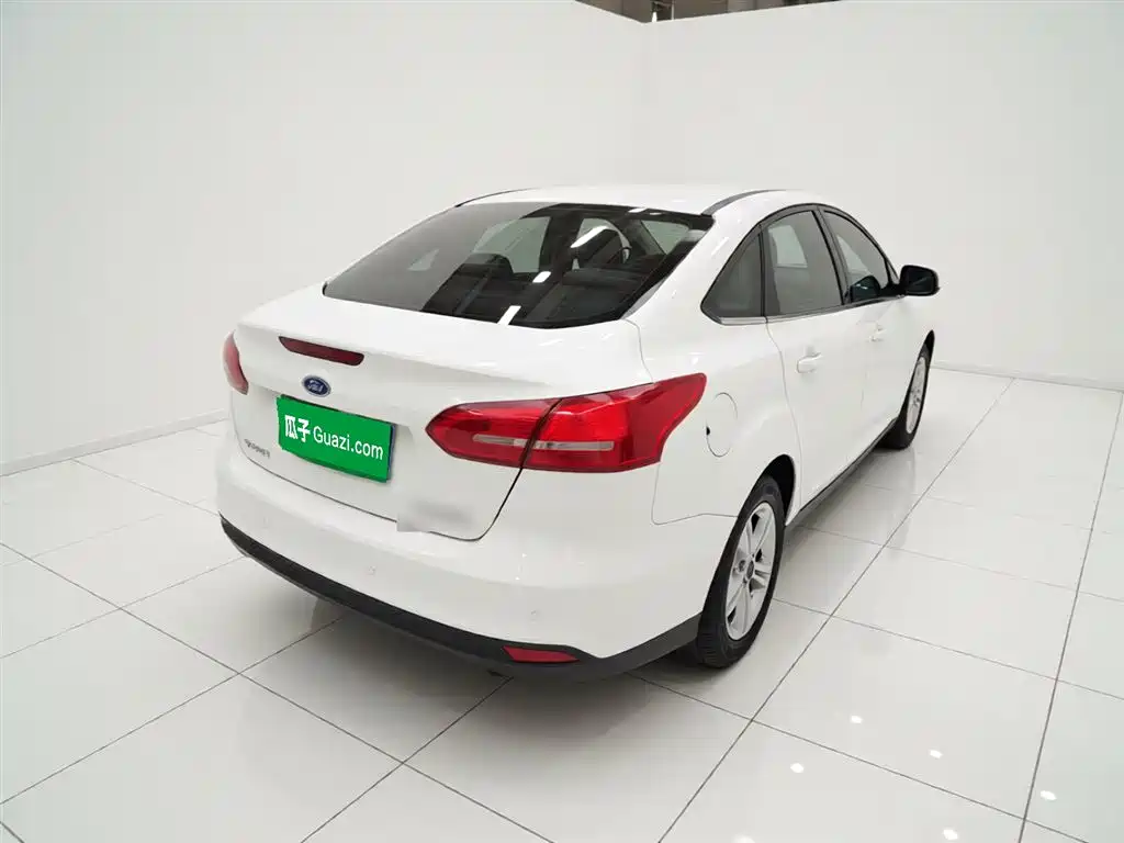 Focus Sedan 1.6 L Auto Comfort