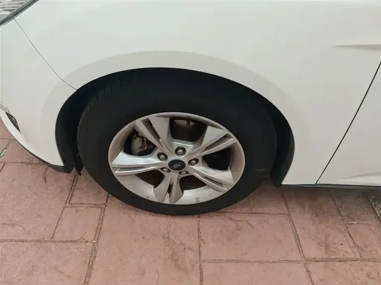 Ford Focus Sedan 1.6 L Auto Comfort