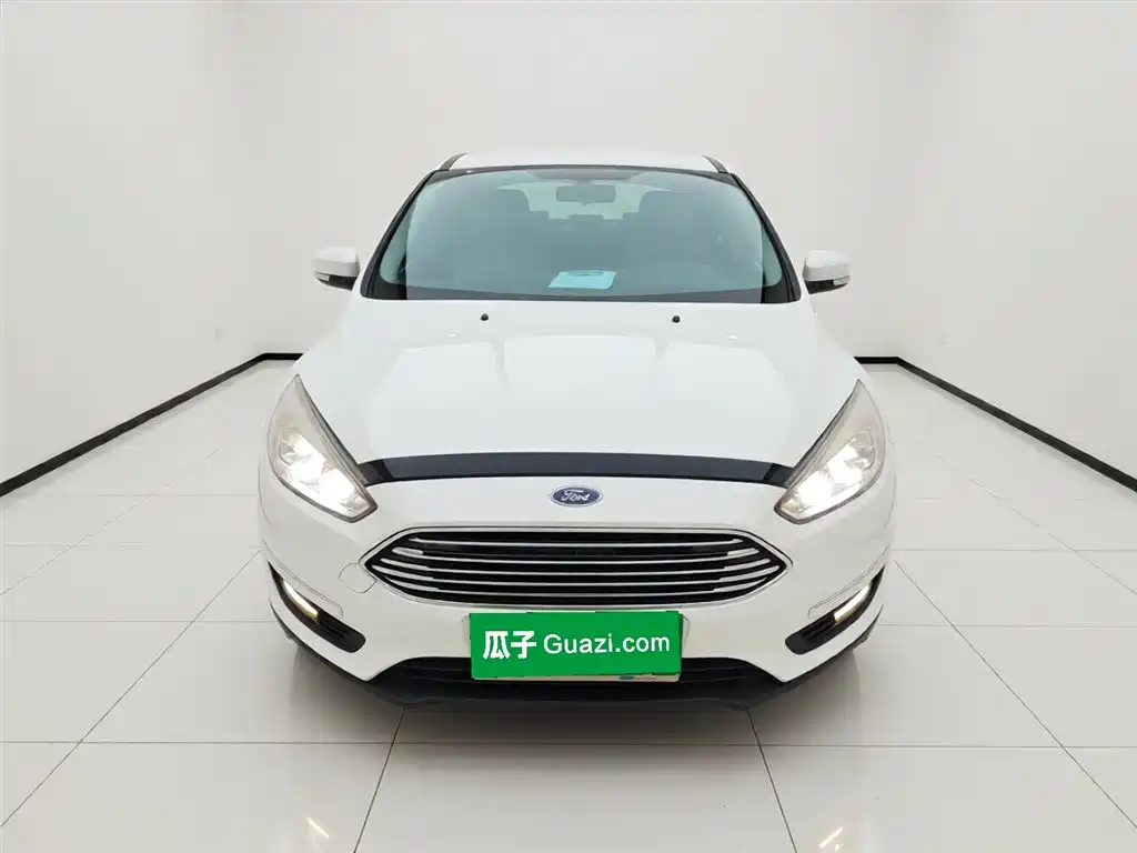 Focus Sedan 1.6 L Auto Comfort