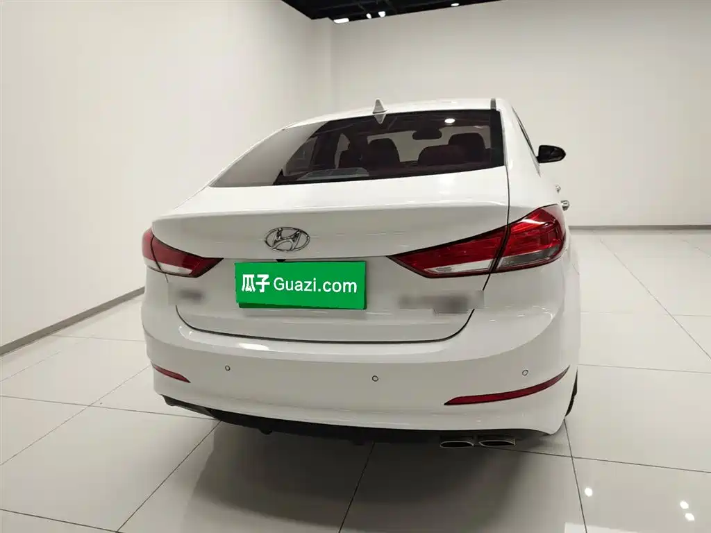 Elantra 1.4 T DCT Dynamic Shine · Active