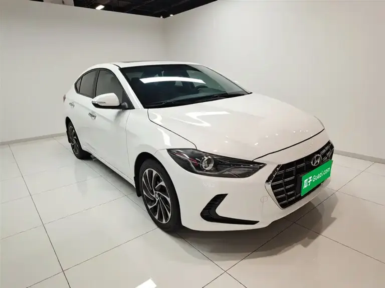 Hyundai Elantra 1.4 T DCT Dynamic Shine · Active