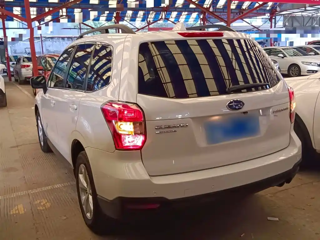 Forester 2.0 i Auto Luxury