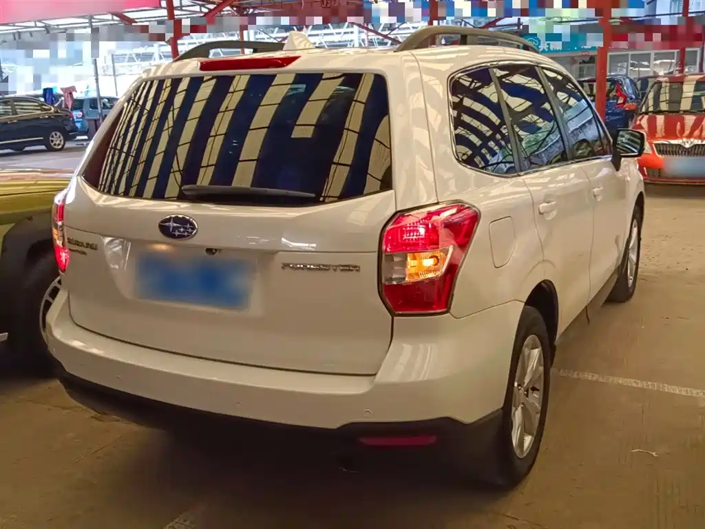 Forester 2.0 i Auto Luxury