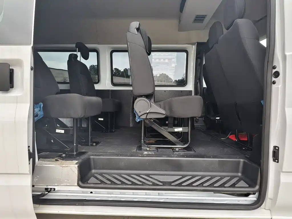 JMC Fushun 2.0 T 6 MT Diesel MWB Mid Roof Commercial Multi-purpose Passenger 7-seat