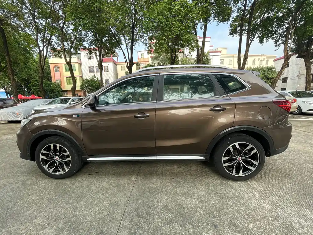 Roewe RX5 20 T 2 WD Auto Internet Smart Enjoyment
