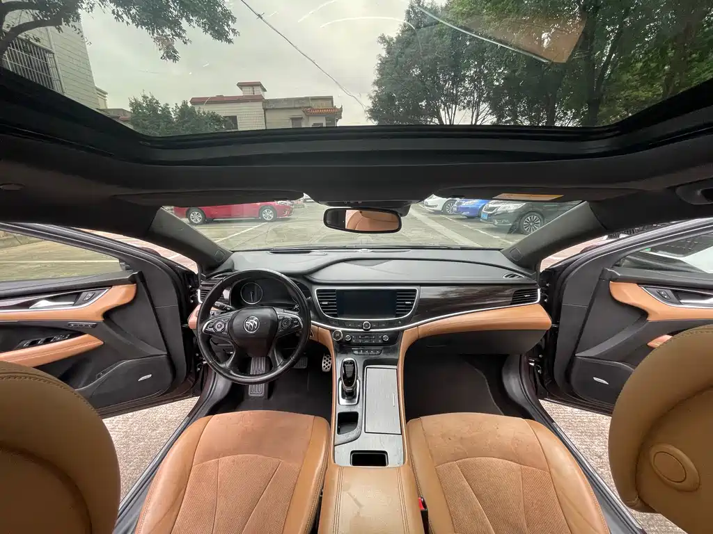 Roewe RX5 20 T 2 WD Auto Internet Smart Enjoyment