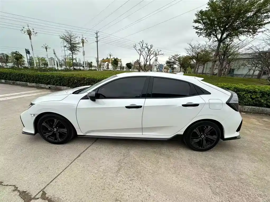 Civic HATCHBACK 220 TURBO CVT New Sharp Control