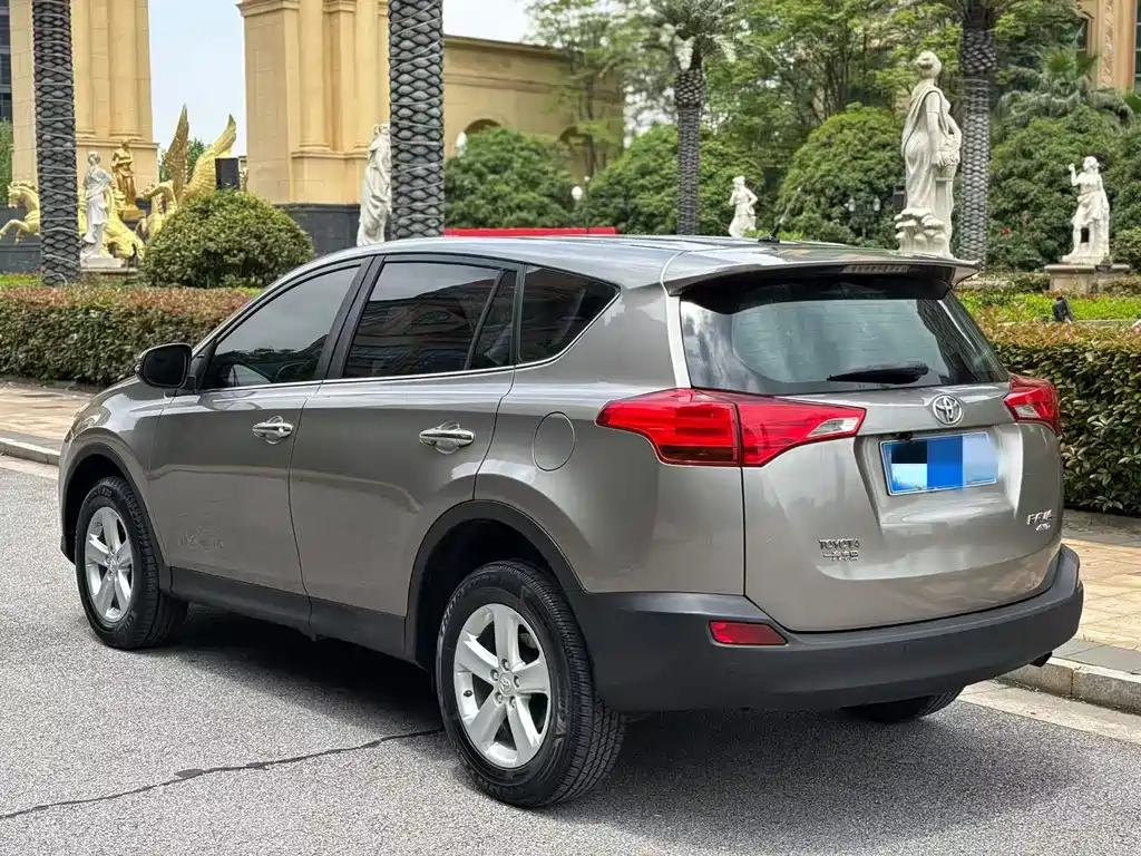 RAV4 2.0 L CVT 4 WD New Sharp