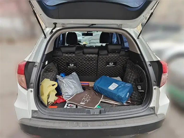 Honda Vezel 1.8 L CVT 2 WD Pioneer