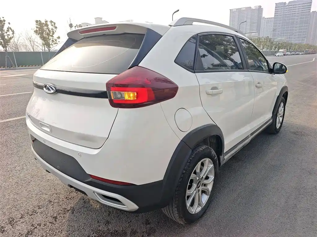 Tiggo 3 x PLUS 1.5 L CVT Exciting Jujube