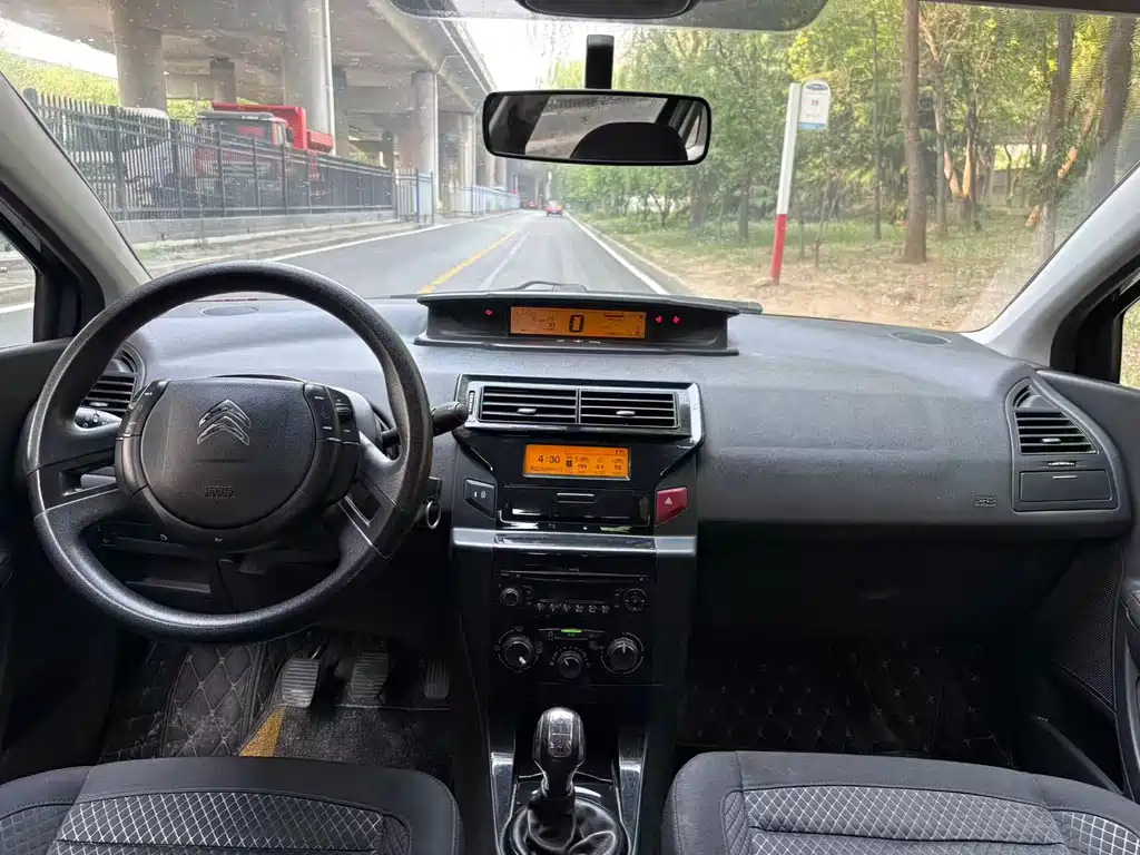 C-Quatre Sedan 1.6 L Manual Fashionable