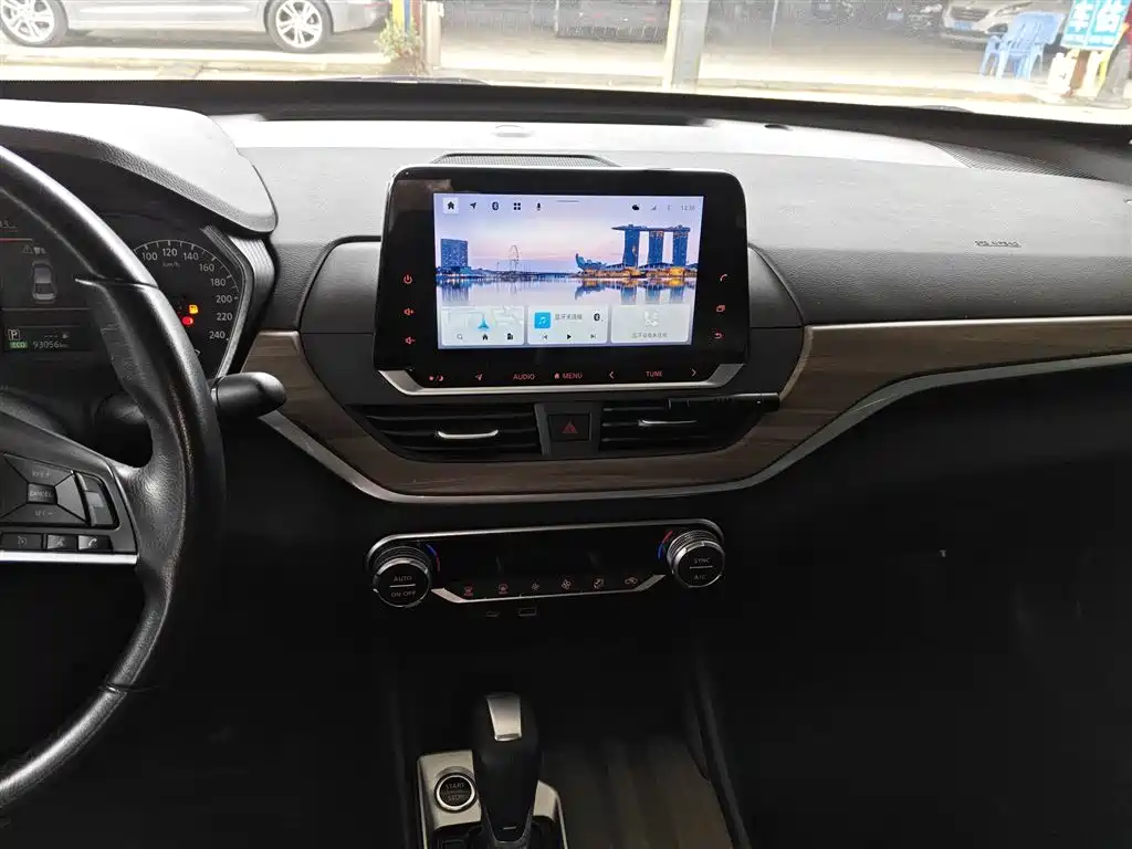 Teana 2.0 L XL Comfort