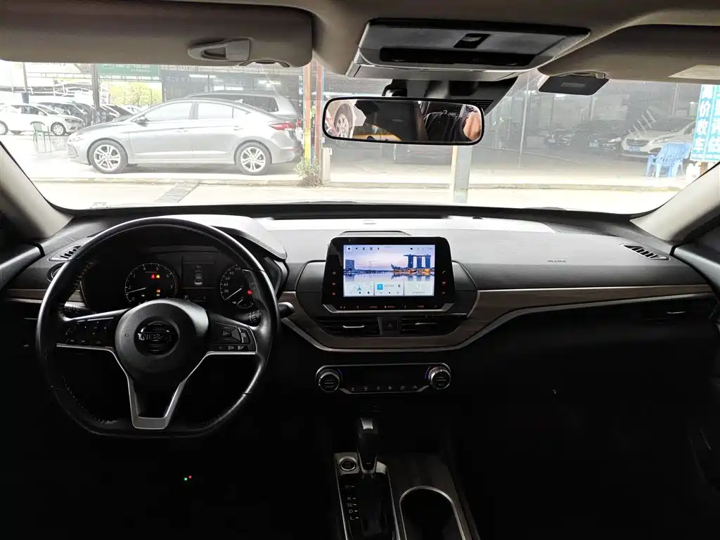 Teana 2.0 L XL Comfort