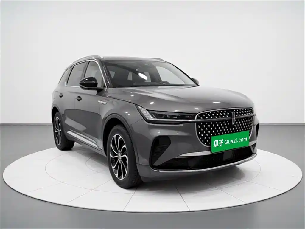 Nautilus 2.0 T 4 WD Premium