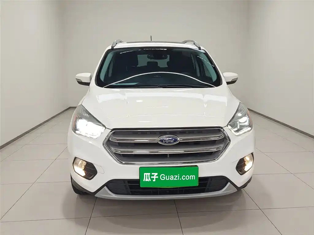 Kuga EcoBoost 180 2 WD Platinum Wing
