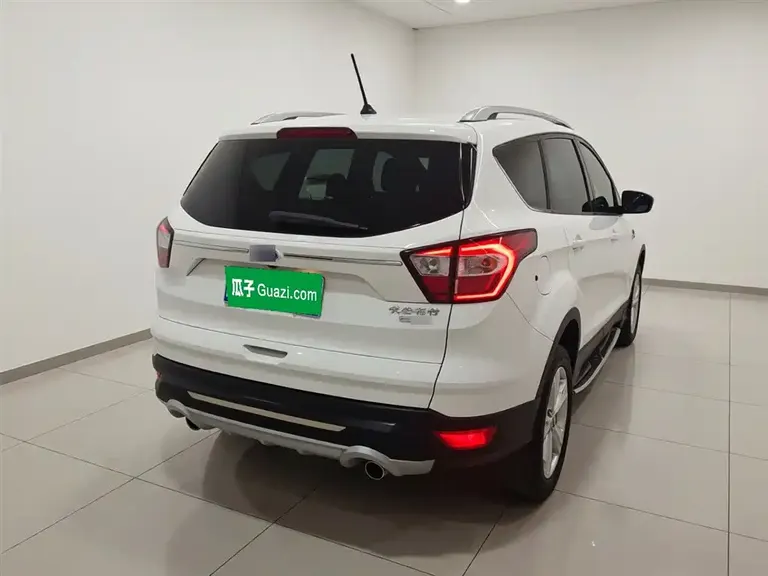 Ford Kuga EcoBoost 180 2 WD Platinum Wing